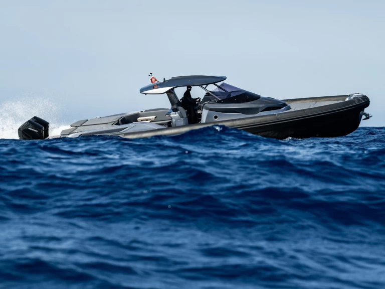 Uthyrning RIB Sacs med en båtlicens 