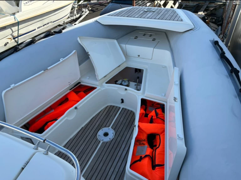 RIB för uthyrning Langrolay-sur-Rance till det bästa priset 