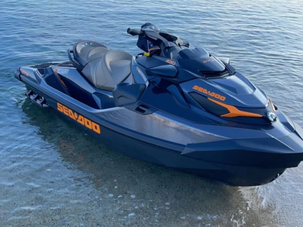 Sea-Doo GTX 130 charter bareboat eller skeppad i Les Issambres
