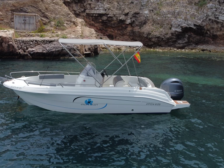 Yacht charter Ibiza Town billig Pacific Craft 625 Open Trendy