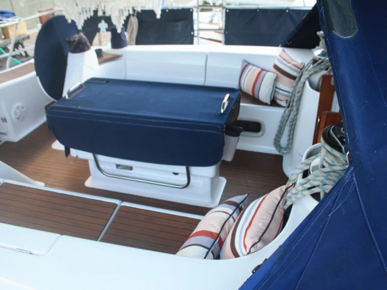 Uthyrning Segelbåt  Bavaria med en båtlicens 