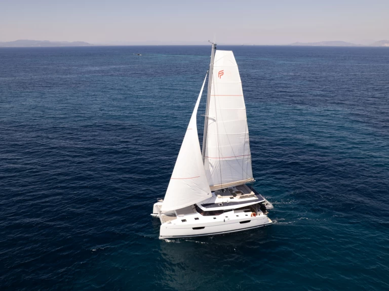 Hyra Katamaran  med eller utan skeppare Fountaine Pajot Alimos 