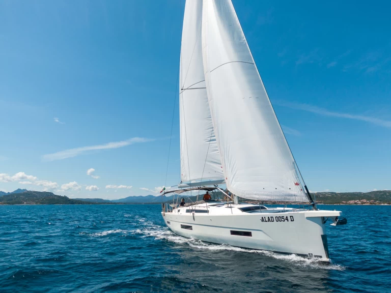 Hyra Segelbåt  med eller utan skeppare Dufour Cannigione 