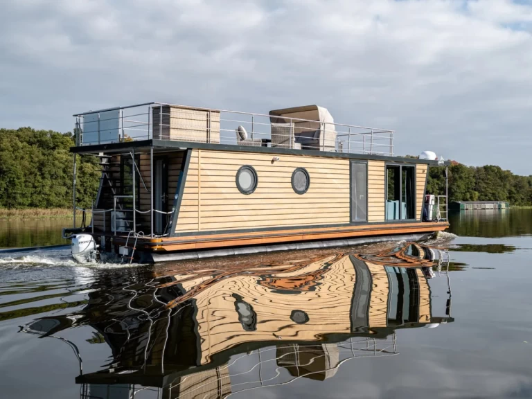 Hyr en WOMA Woma D13 Fürstenberg/Havel 