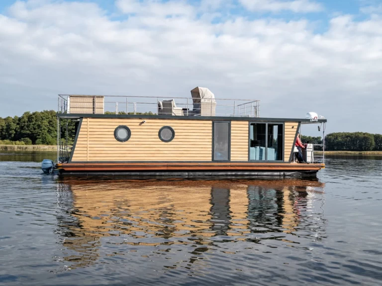 Yacht charter Fürstenberg/Havel billig Woma D13