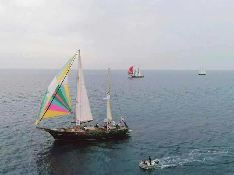 Uthyrning Segelbåt  Custom Made med en båtlicens 