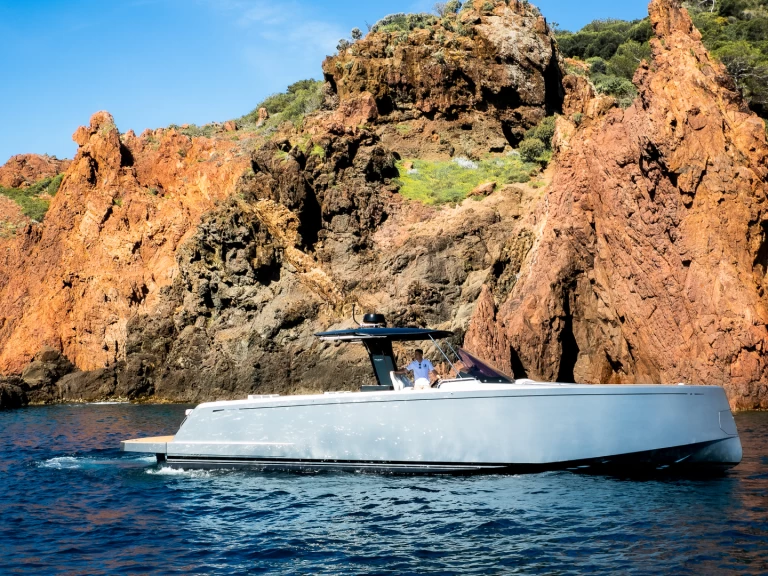 Hyra Motorbåt  med eller utan skeppare Pardo Yachts Saint-Tropez 