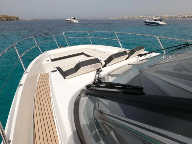 Uthyrning Motorbåt  Jeanneau med en båtlicens 