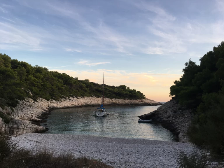 Yacht charter Vis billig Oceanis 373