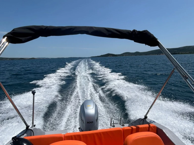 Hyra Motorbåt  med eller utan skeppare Quicksilver Kukljica 