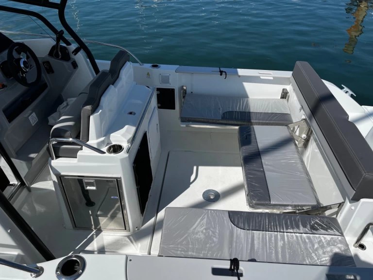 Hyr en Jeanneau Cap Camarat 7.5 WA Port la Forêt 