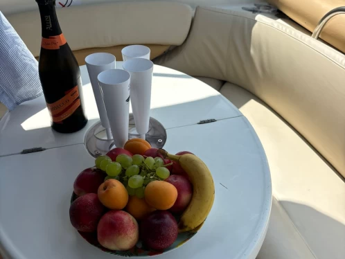 Uthyrning Motorbåt  Cranchi med en båtlicens 