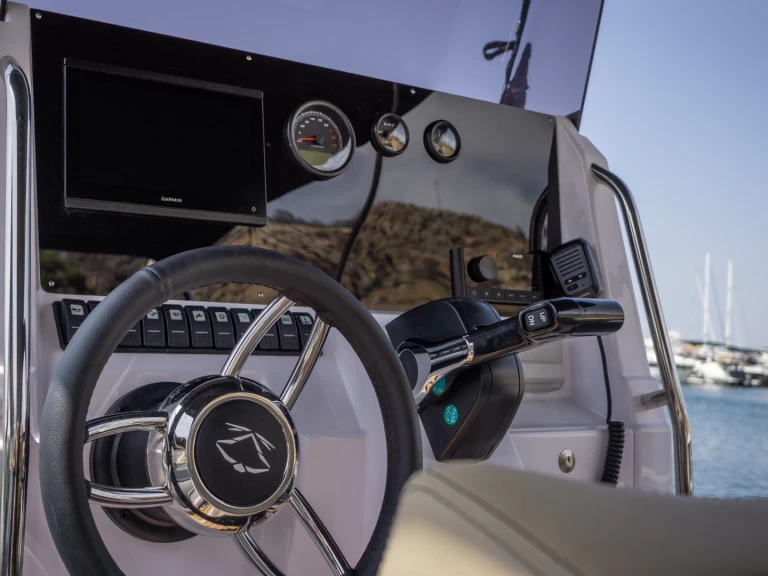 Hyr en Italboats Predator 700P Altea 