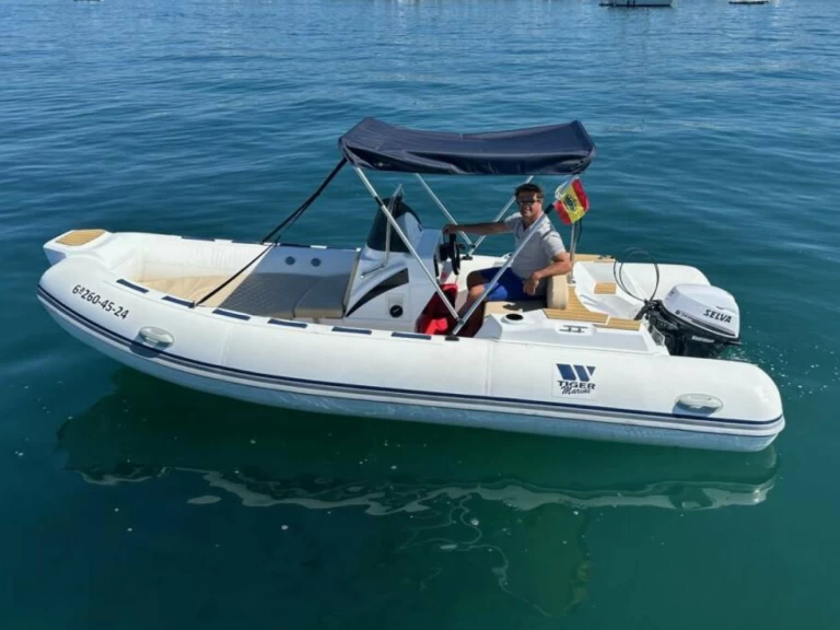 Uthyrning Motorbåt  Tiger med en båtlicens 