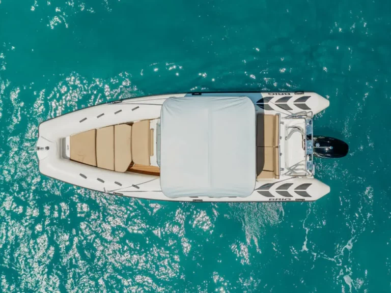 Uthyrning Motorbåt  Brig med en båtlicens 