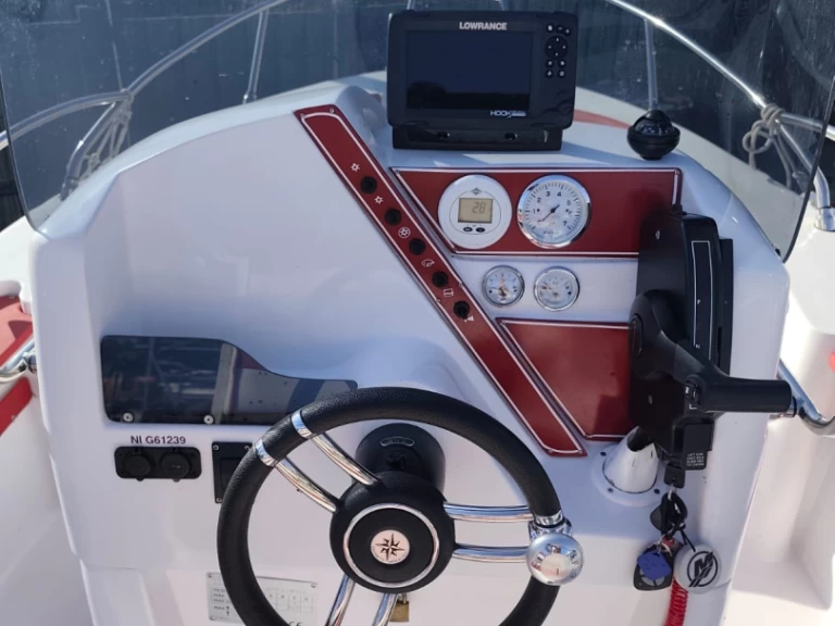 Uthyrning Motorbåt  Blumax med en båtlicens 