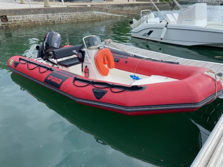 Hyr en Zodiac Pro 12 Man Bénodet 