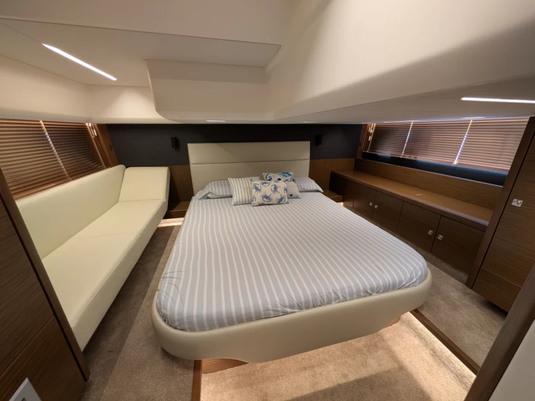 Yacht charter Cádiz billig R40 Coupe