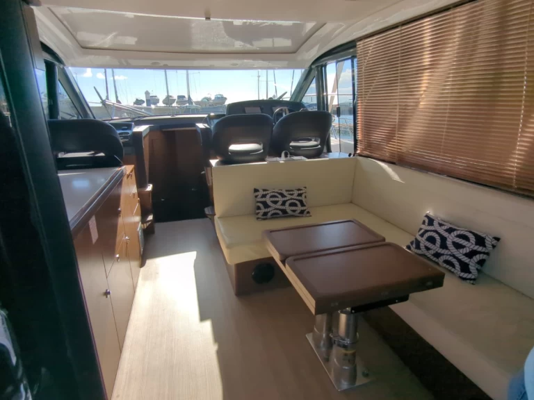 Hyra Motorbåt  med eller utan skeppare Bavaria Cádiz 