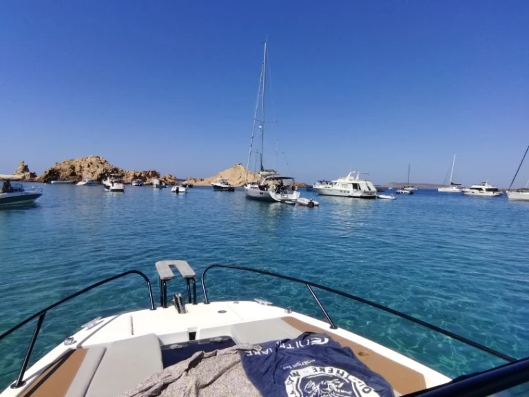 Uthyrning Motorbåt  Bénéteau med en båtlicens 