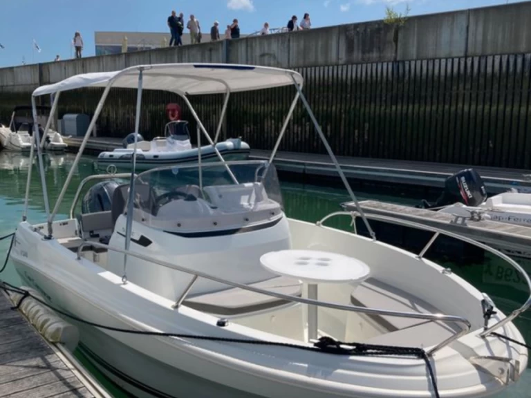 Jeanneau Cap Camarat 5.5 CC Serie 2 Style charter bareboat eller skeppad i Palavas-les-Flots