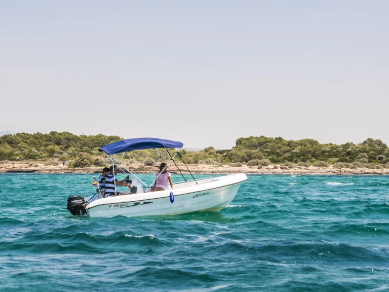 Mistral Mistral charter bareboat eller skeppad i Portocolom