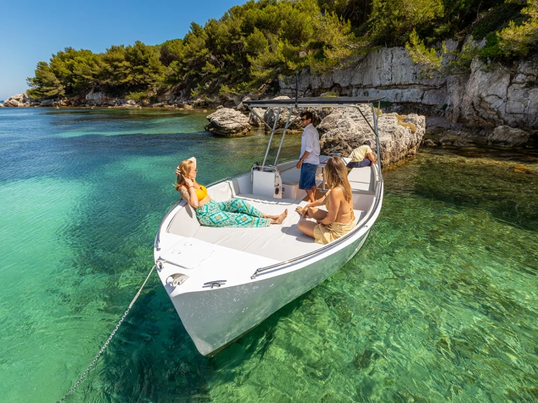 Motorbåt  för uthyrning Port Pierre Canto till det bästa priset 