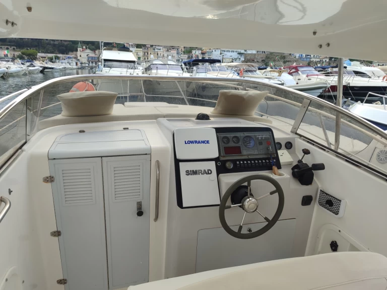 Hyra Motorbåt  med eller utan skeppare Izzo Baia 