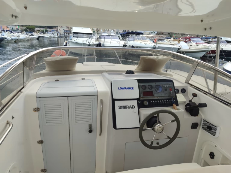 Uthyrning Motorbåt  Izzo med en båtlicens 