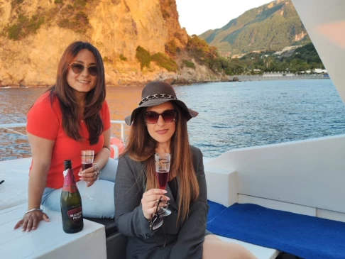 Mochi Craft Mochi craft 42 charter bareboat eller skeppad i Ischia