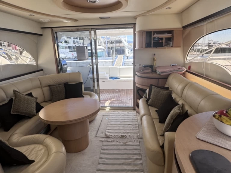 Hyr en Astondoa Astondoa 44 Fly Puerto Banús 