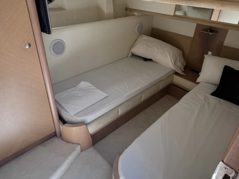 Yacht charter Puerto Banús billig Astondoa 44 Fly