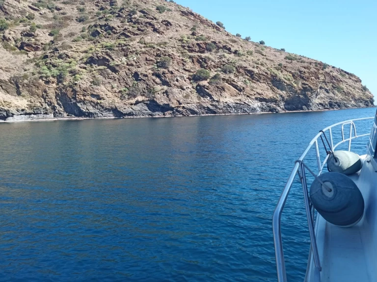 Uthyrning Motorbåt  Arcoa med en båtlicens 