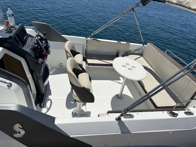 Uthyrning Motorbåt  Bénéteau med en båtlicens 