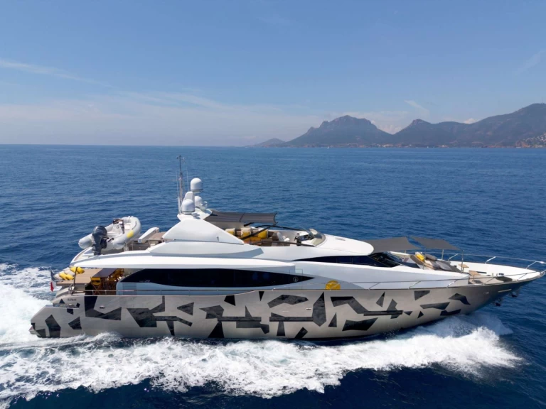 Peri Yachts Quantum charter bareboat eller skeppad i Cannes