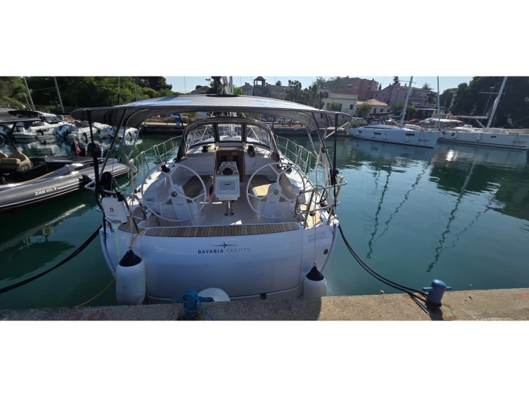 Bavaria Cruiser 37 charter bareboat eller skeppad i Zadar