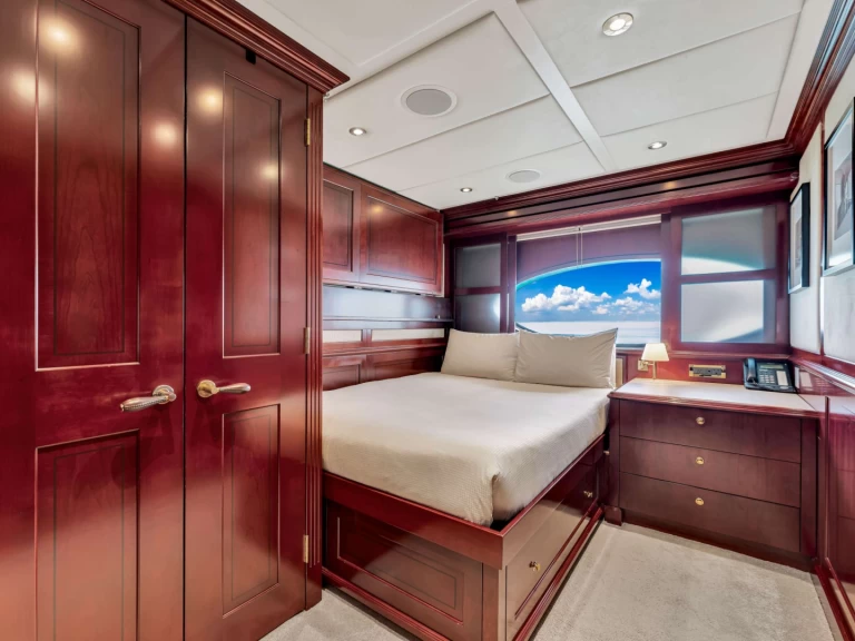 Trinity SWEET CAROLINE II  charter bareboat eller skeppad i Miami 