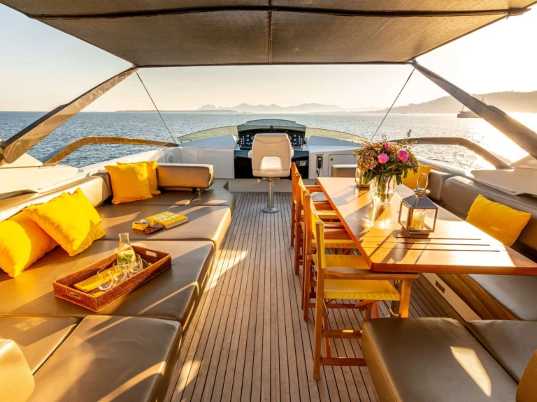 Yacht charter Cannes billig Quantum