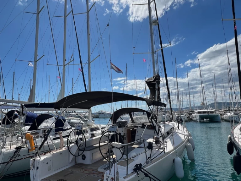 Uthyrning Segelbåt  Salona med en båtlicens 