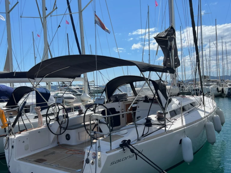 Segelbåt  för uthyrning Kaštela till det bästa priset 