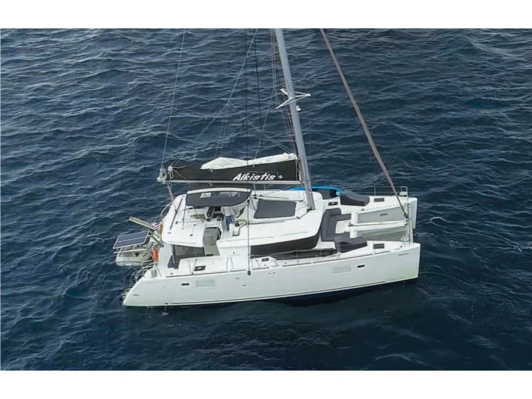 Lagoon Lagoon 450 F charter bareboat eller skeppad i Alimos
