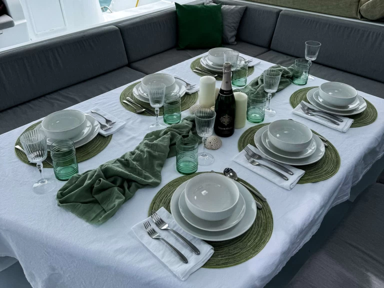 Hyr en Custom AWATEA Trellis Bay 