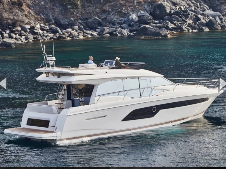 Yacht charter Salerno billig Prestige 52 anno 2023