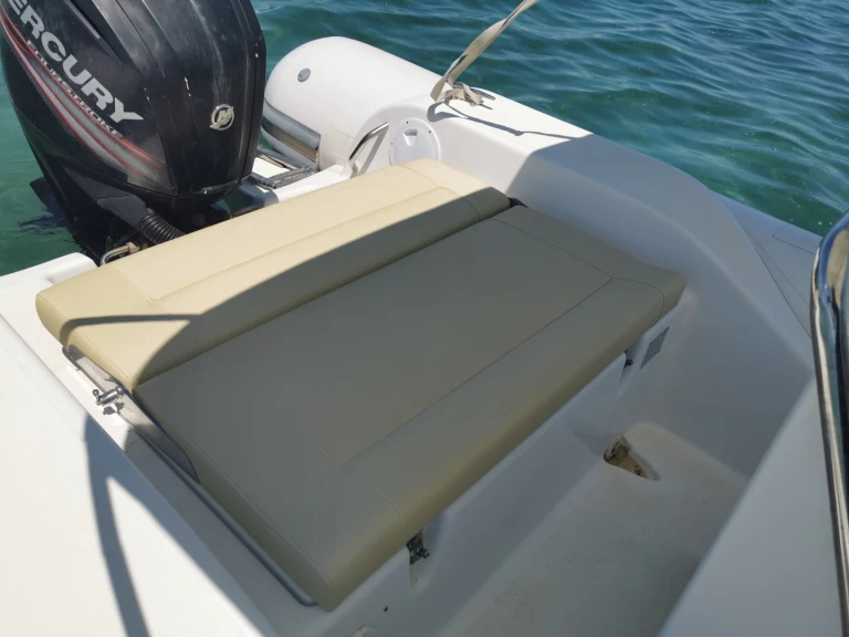 Hyr en Valiant DR 600 La Savina 