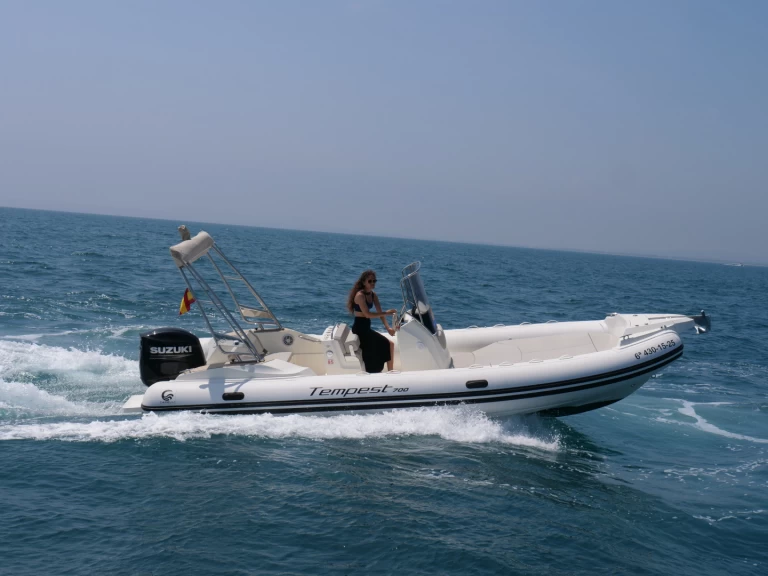 Hyr en Capelli Tempest 700 Empuriabrava 