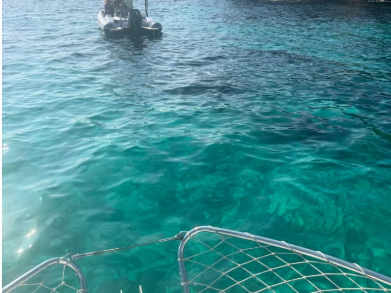 Uthyrning Motorbåt  Jeanneau med en båtlicens 