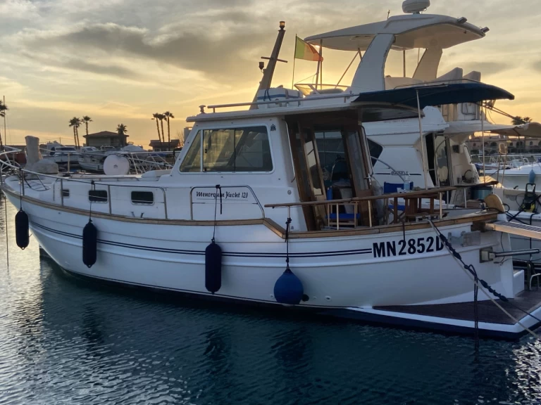 Menorquin-Yachts Menorquin 120 charter bareboat eller skeppad i Marzamemi