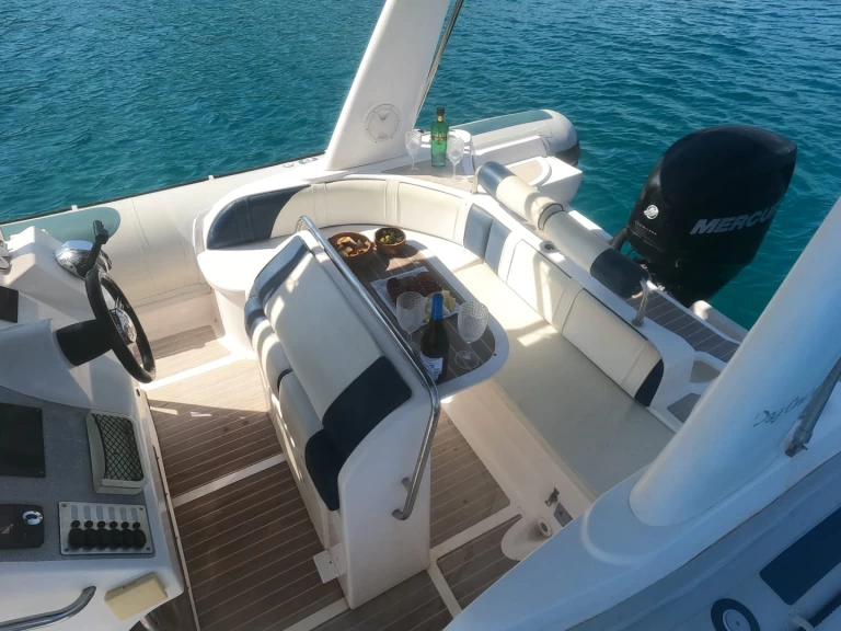 Hyra Motorbåt  med eller utan skeppare Astec Fornells 