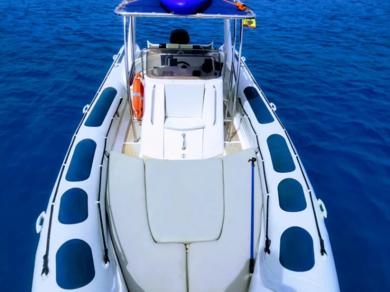 Uthyrning Motorbåt  Astec med en båtlicens 