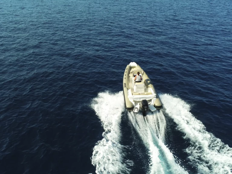 Joker Boat Coaster 580 charter bareboat eller skeppad i Hyeres